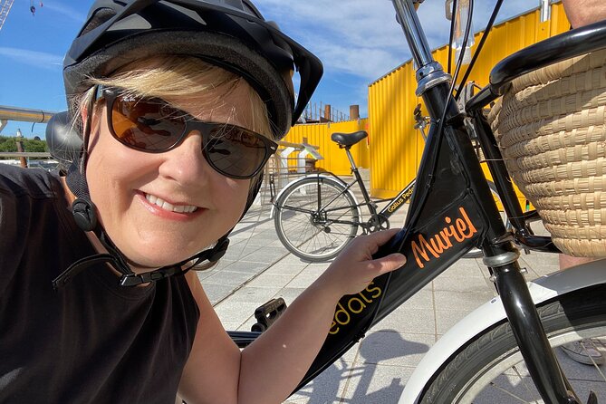 Glasgow Private Bike Tour: Highlights & Hidden Gems - The University of Glasgow and the West End