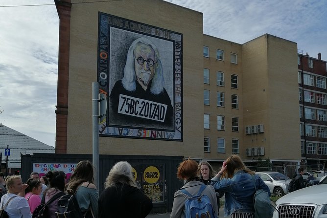 Glasgow Street Art Daily Walking Tour: 2pm - Fellow Glasgow Residents and Scottish wildlife