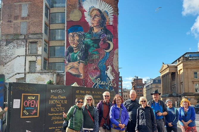 Glasgow Street Art Daily Walking Tour: 2pm - The black taxi that makes you stop and look