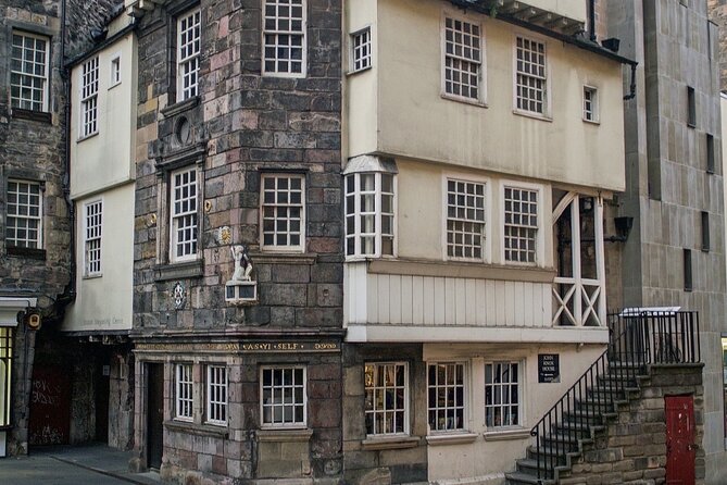 Historic Edinburgh and Rosslyn Chapel Full-Day Private Tour in a Premium Minivan - Edinburgh Castle and the one o’clock gun