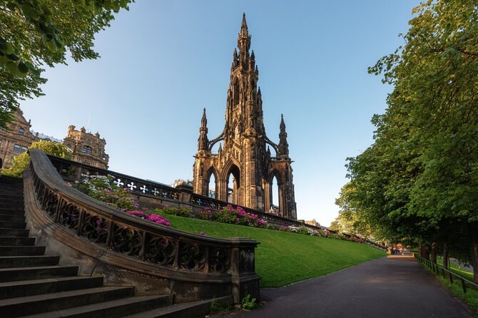 Historic Edinburgh and Rosslyn Chapel Full-Day Private Tour in a Premium Minivan - The guide makes or breaks the day