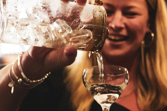 Holyrood Distillery Gin Tasting Experience - Starting in the distillery lounge