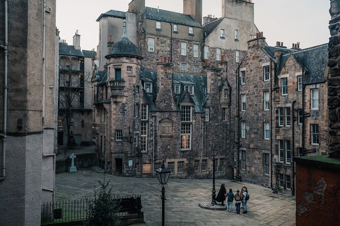 Immersive Old Town Ghost Walking Tour in Edinburgh - The guides make or break the experience