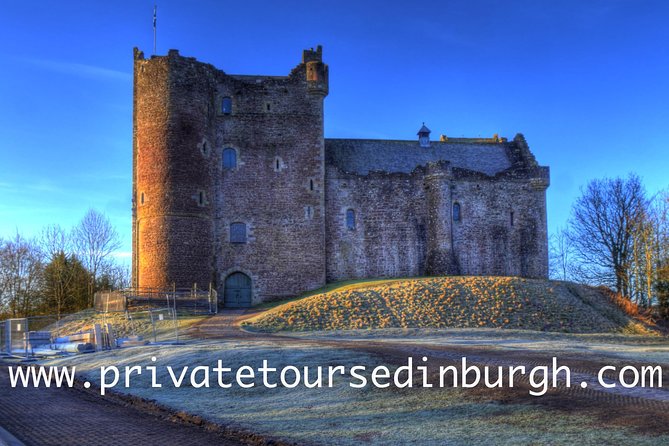 Jamie Fraser Outlander tour to Lallybroch tours Edinburgh - Linlithgow Palace and Wentworth Prison