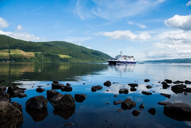 Loch Ness 1-Hour Cruise with Urquhart Castle Views - What the $30.89 price delivers