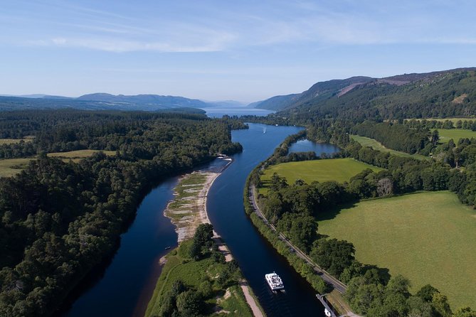 Loch Ness and Caledonian Canal 2-Hour Cruise from Dochgarroch - Urquhart Castle from the water