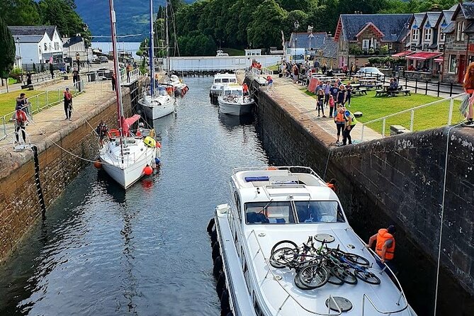Loch Ness , Heilan Coos ,Great Glen , Fort William and Glencoe - Fort William, Ben Nevis, and Neptune’s Staircase