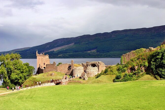 Loch Ness Urquhart Culloden Clava Cawdor Whisky tasting Inverness - Cruising Loch Ness from Dochgarroch Lock