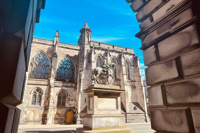 Old Town Walking Tour - Greyfriars kirkyard and the stories beneath the stones