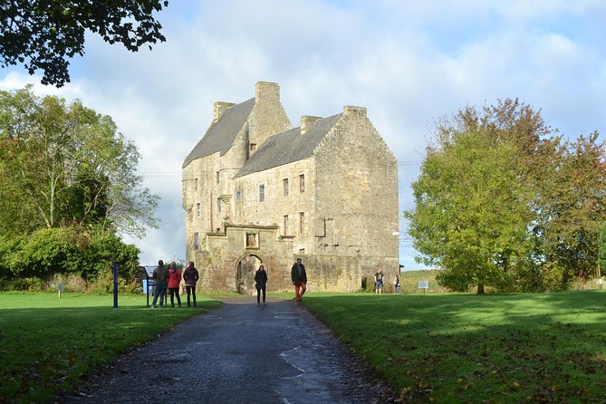 Outlander Film Locations Day Trip from Edinburgh - Blackness Castle, the fortress used for Fort William