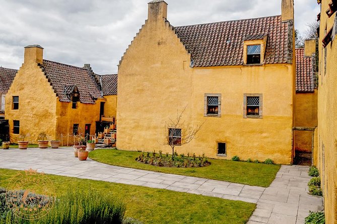 Outlander locations experience, Private Tour in a premium Minivan - Falkland, the village used for Inverness