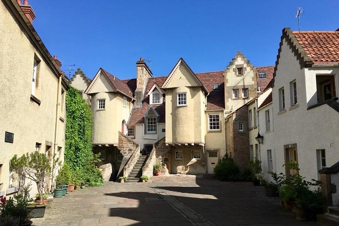 Outlander Walking Tour of Edinburgh's Old Town - John Knox House and the reunion street