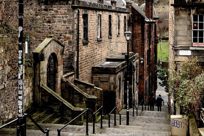 Private 4h Walking Tour in Edinburgh with Edinburgh Castle Tour - Victoria Street and Edinburgh’s literary connections