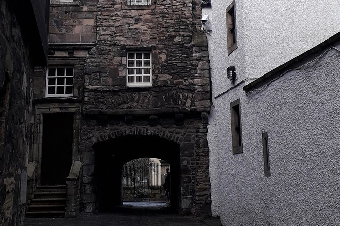 Private Dark History Tour: Eerie Edinburgh - Tron Kirk and the meaning of a tron