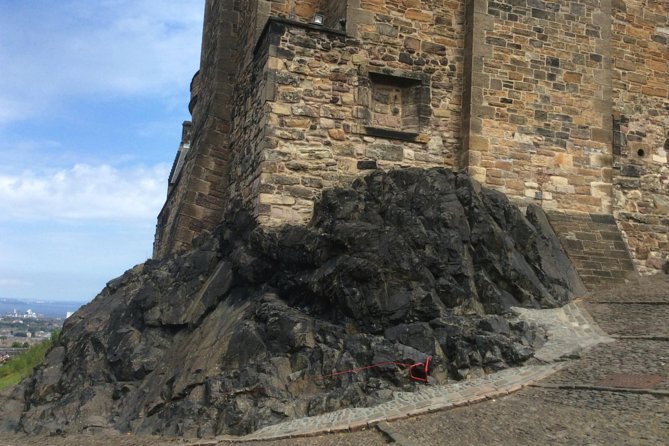 Private Edinburgh Castle Tour - Meeting your guide near the Royal Mile