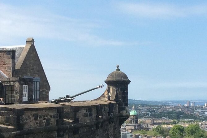 Private Edinburgh Castle Tour - The Scottish National War Memorial