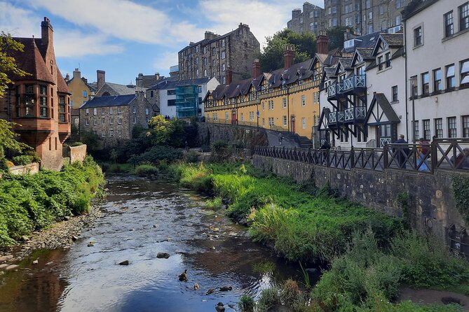 Private Edinburgh City 4-Hour Guided Tour in a black cab LEVC TX - The Royal Mile and Old Town in 50 minutes