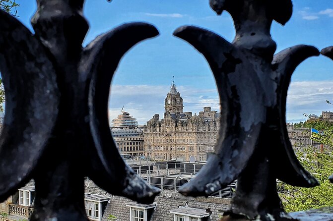 Private Edinburgh driving tour - Old Town sights: St Giles, Advocate’s Close, and the Royal Mile