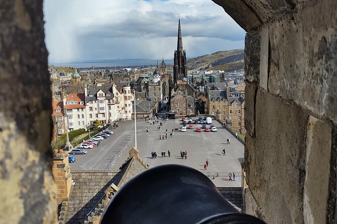Private Edinburgh Full Day Guided Tour in a Black Cab LEVC TX - Holyroodhouse, Parliament, and Arthur’s Seat