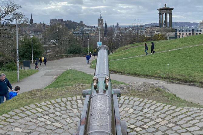 Private Executive Edinburgh Airport transfers to Edinburgh City - The 30 to 45 minute ride into Edinburgh