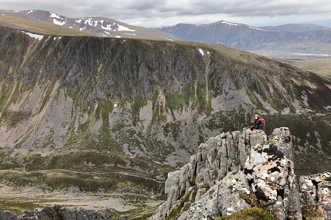 Private Guided Ridge Scrambling Experience in the Cairngorms - Reaching the top and choosing the return