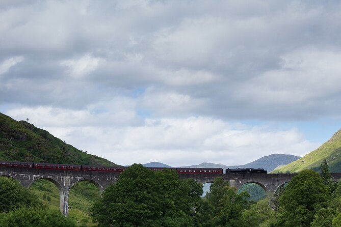Private Harry Potter, Glenfinnan Viaduct, Highlands tour Glasgow - Stirling Castle begins the history lesson
