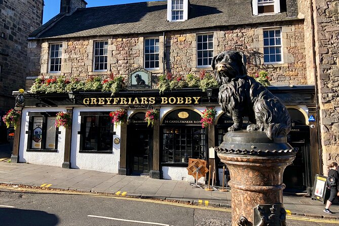 Private Old Town, Edinburgh Walking Tour - Historic houses with new uses