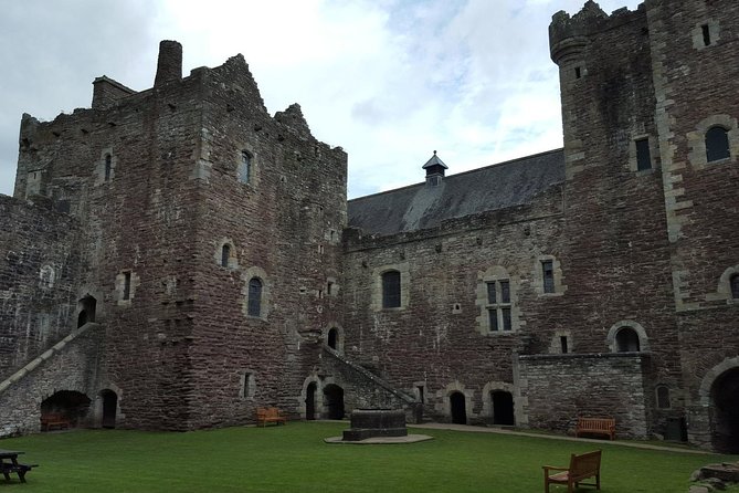 Private Outlander Day Tour from Edinburgh - The guide can make or break the day
