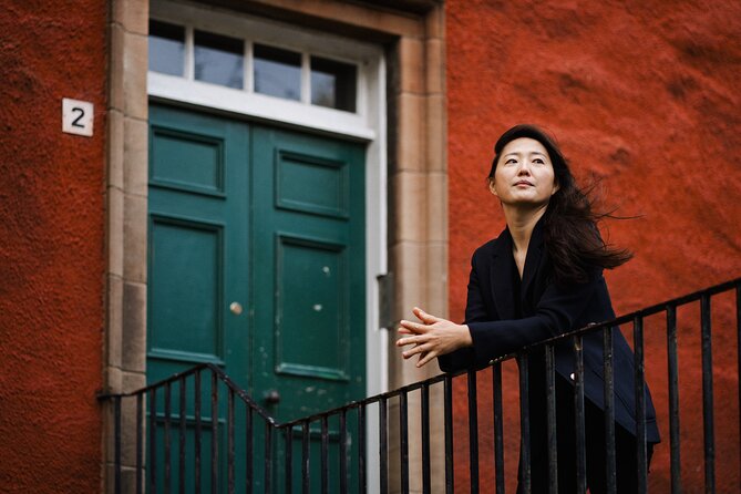 Private Photoshoot in Edinburgh with a Professional Photographer - Edinburgh Castle and the Vennel viewpoint