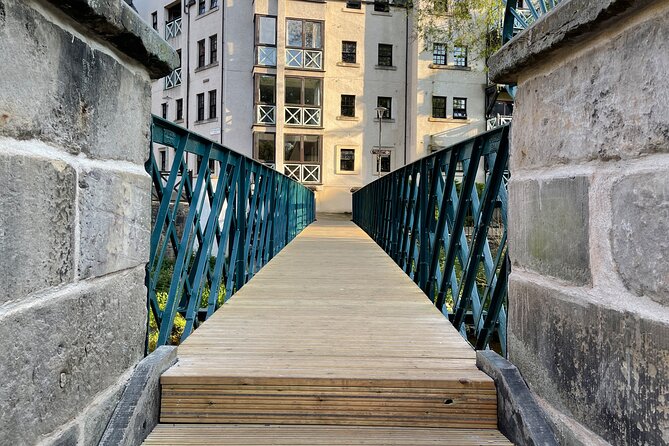 Private Royal Mile Walking Tour - Old buildings and the Royal Mile’s public stage