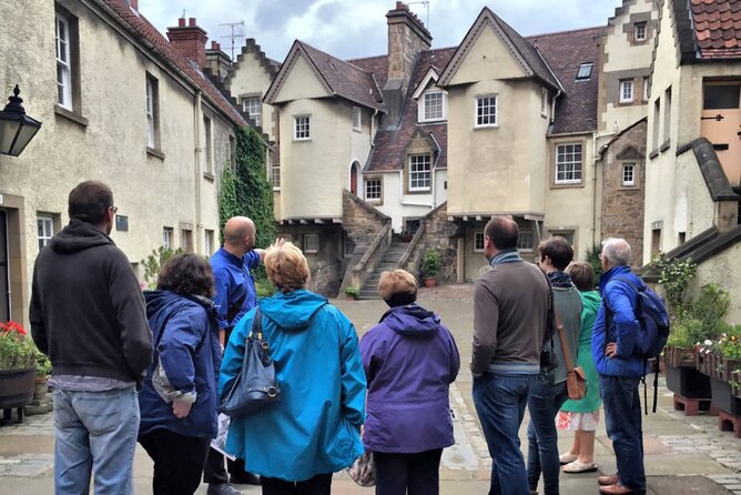 Private Royal Mile walking tour - Discover the history of our most famous street - Walking the Royal Mile from bottom to top