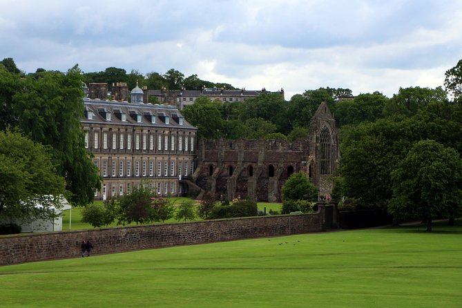 Private Walking Tour: Edinburgh Highlights, including entry to Edinburgh Castle - City Chambers, John Knox House and Canongate Kirk