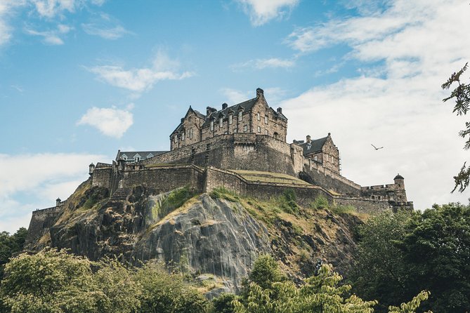 Private Walking Tour: Edinburgh Highlights, including entry to Edinburgh Castle - Parliament, Holyroodhouse and Arthur’s Seat