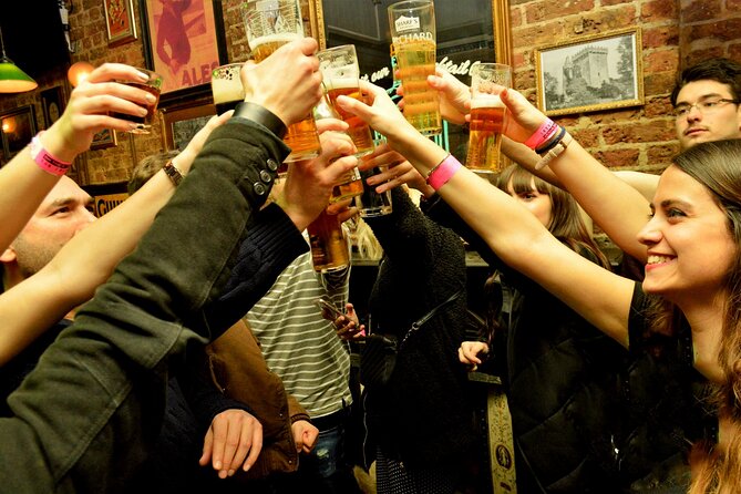 Pub Crawl in Edinburgh - The social side: easy introductions, limited personal attention