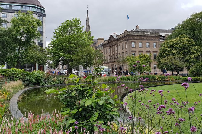 Public guided tour of Edinburgh at a minimum price - in French - The Royal Mile, closes, and medieval Edinburgh