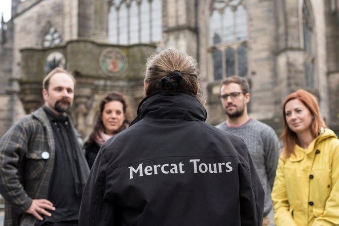 Royal Mile and Edinburgh Castle - Small Group Walking Tour - Closes, courtyards, and everyday Old Town life