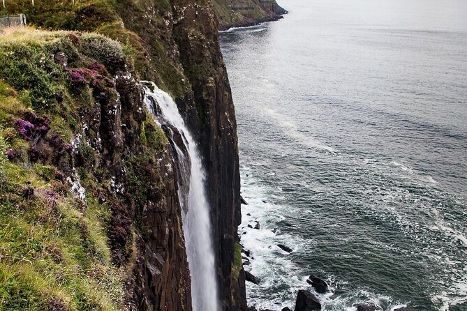 Skye Fairy Pools/ Fairy Glen/ Kilt rock / Old Man Storr - Portree: lunch and a painted harbour