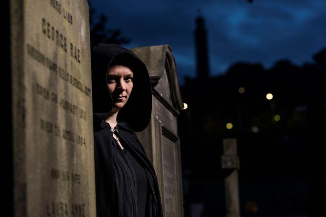 Small Group Edinburgh Underground Vaults & Graveyard Ghost Tour - Starting beneath the Mercat Cross