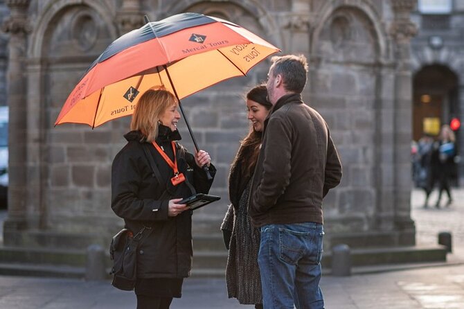 Small Group Edinburgh Underground Vaults & Graveyard Ghost Tour - How the guides shape the experience