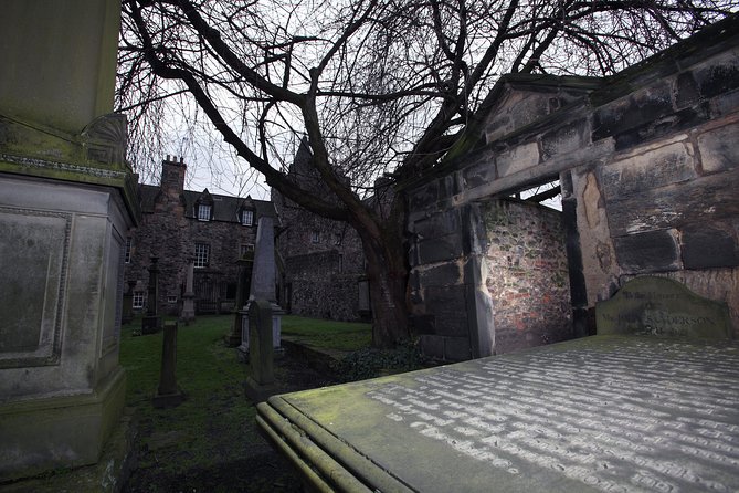 Small Group Edinburgh Underground Vaults & Graveyard Ghost Tour - Tips for making the evening more comfortable