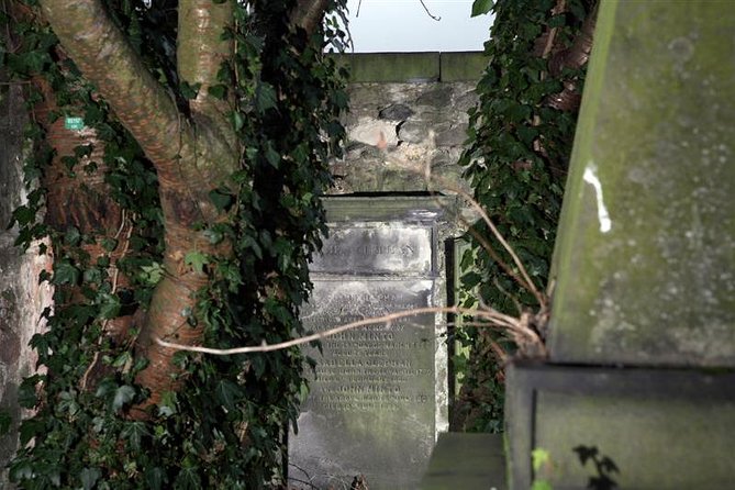 Small Group Edinburgh Underground Vaults & Graveyard Ghost Tour - What the 45-minute vault visit is really like