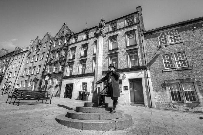 Stirling Castle and the Secrets of the Old Town Private Tour - Church of the Holy Rude and royal ceremony