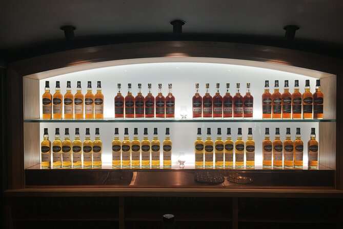 Stirling Castle, Loch Lomond Walk & Whisky Distillery Tour from Glasgow - The minibus, group size, and guide style