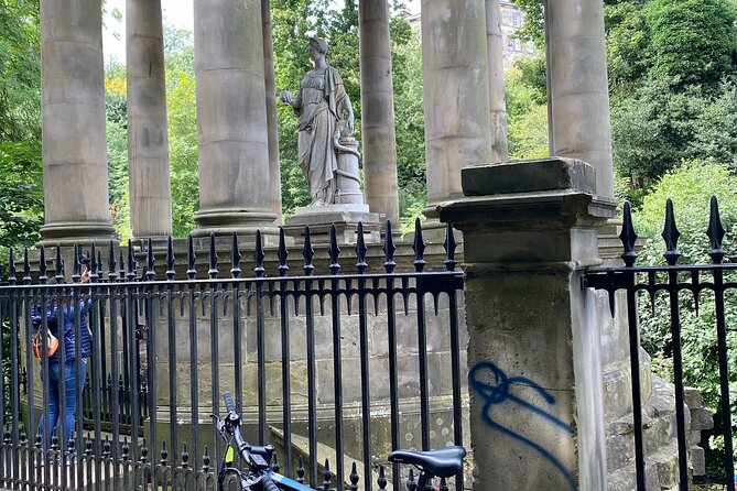 Stunning Edinburgh E-bike Tour max 10 people small group - Arthur’s Seat and Edinburgh’s best views