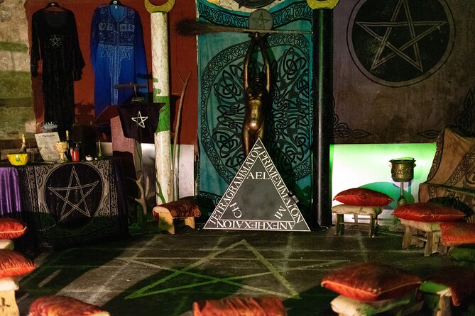 Terror Walking Tour in Edinburgh - Edinburgh’s dark side begins on the Lawnmarket