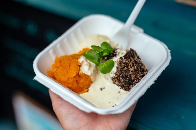 The 10 Tastings of Edinburgh With Locals: Private Food Tour - The guides make the biggest difference