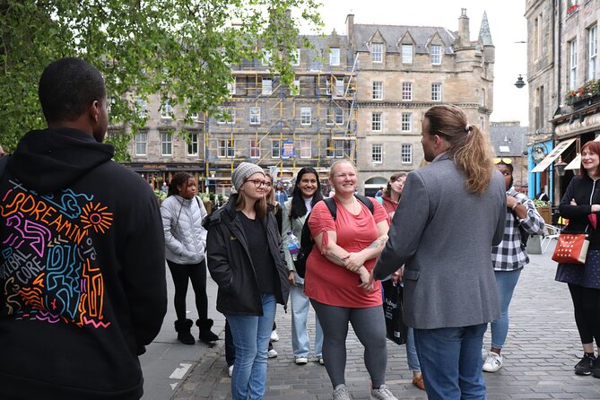 The Edinburgh Literary Pub Tour - Starting at the Beehive Inn in the Grassmarket