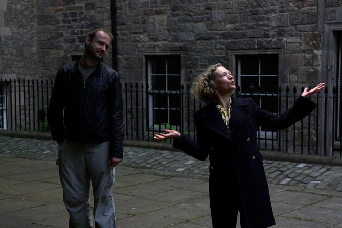 The Edinburgh Literary Pub Tour - Rain, temperature, and the practical side of an evening walk