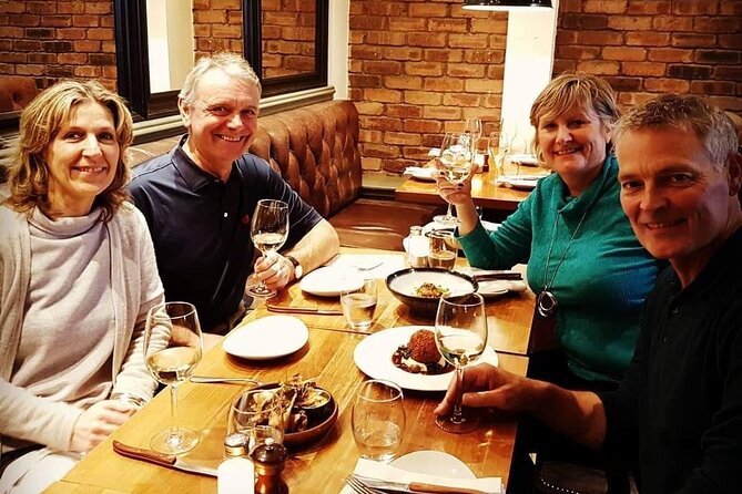 The Original Glasgow Food Tour: Locally run & hidden gems - Walking through Kelvingrove Park and Glasgow stories