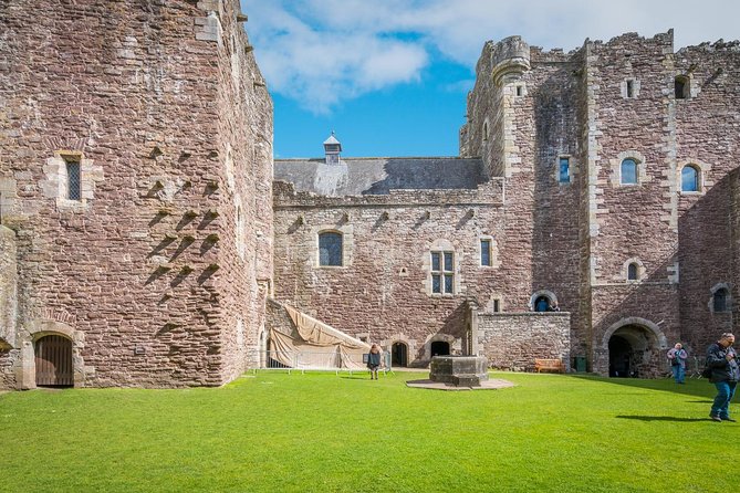 The Outlander 1 Day Experience - What the guides add to the day